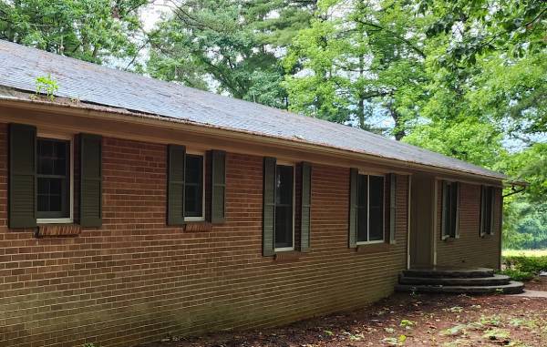 gutter-cleaning gutter-cleaning